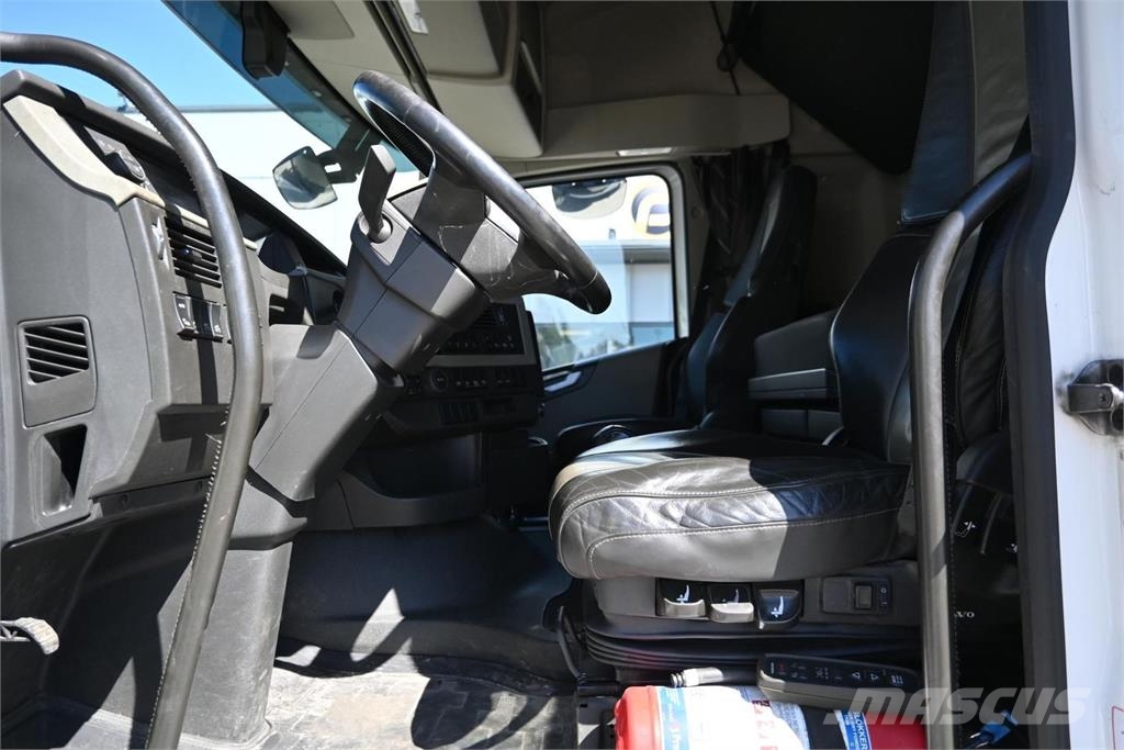 Volvo FH500 6x2 konttialusta Camiones con chasís y cabina