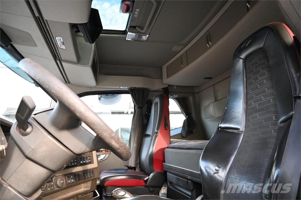 Volvo FH500 8x4*4 Tridem 起重车