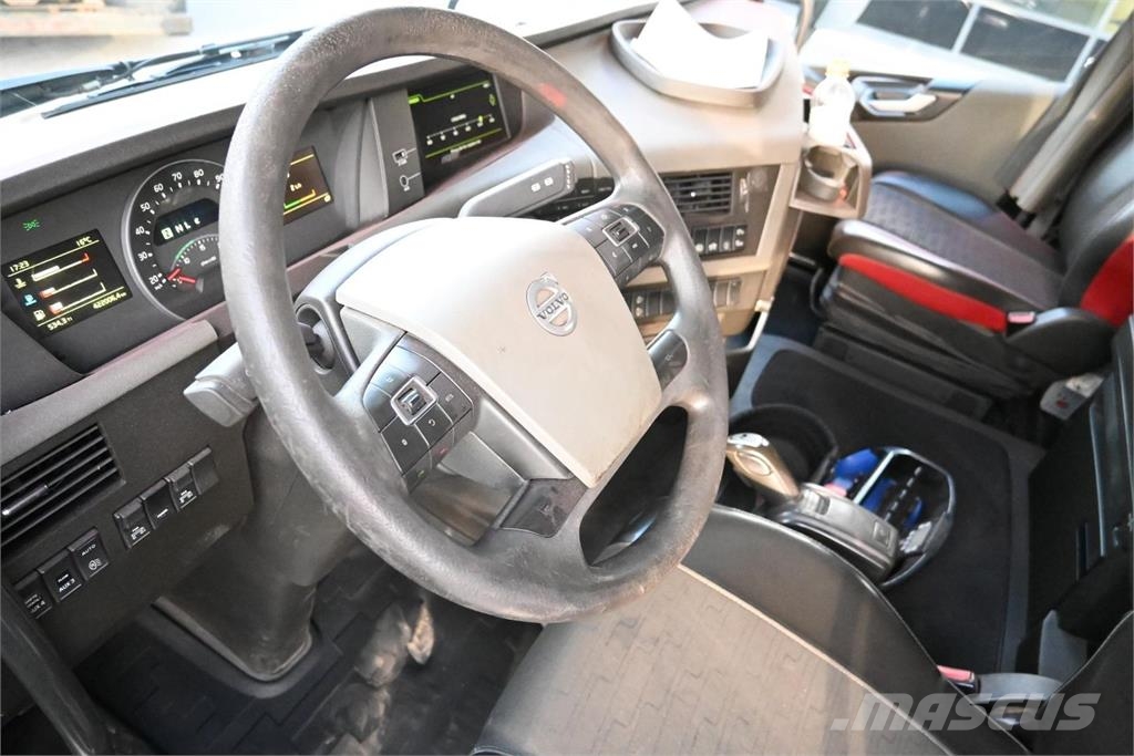 Volvo FH500 8x4*4 Tridem 起重车