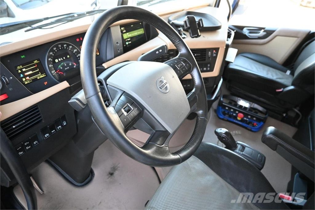 Volvo FH540 8x4*4 HMF2820K5 (2024) 起重车