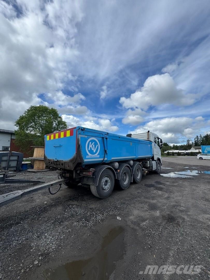 Volvo FH540 8x4 tridem+ Jyki 5 akselinen kasettivaunu Kommunalt / generelt kjøretøy