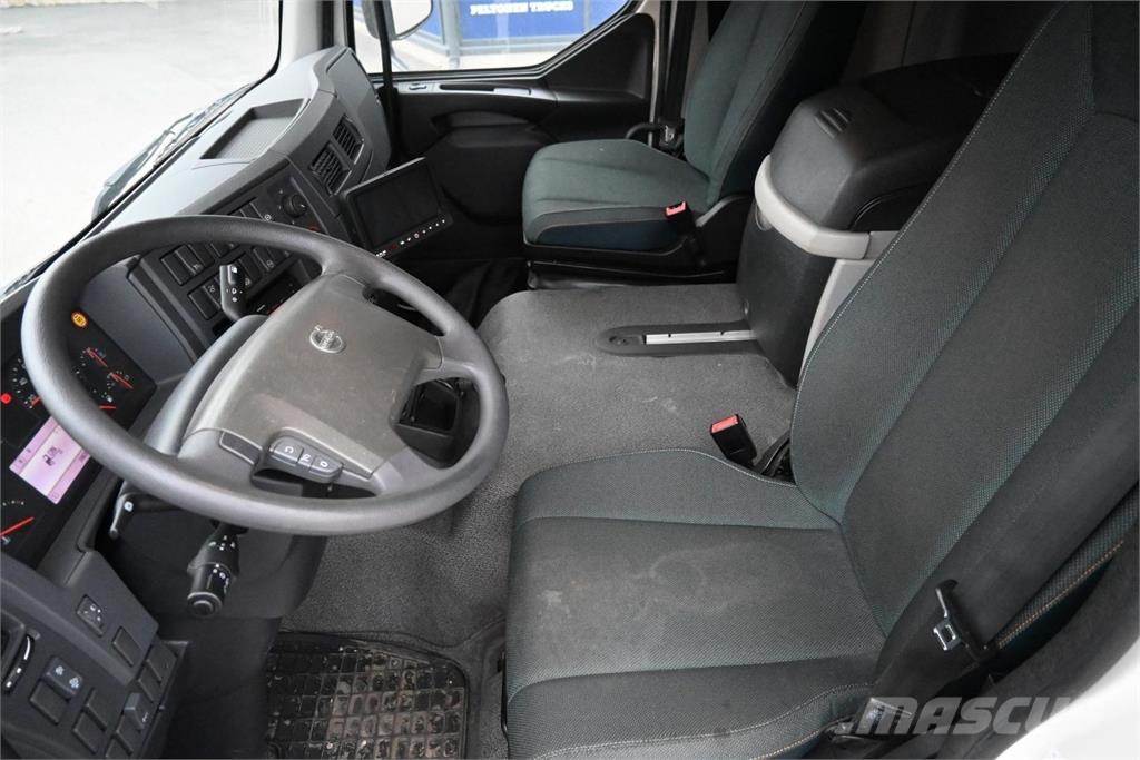 Volvo FL210 4x2 Camiones caja cerrada