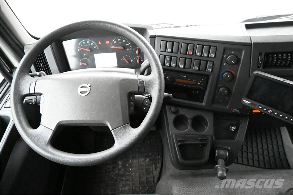 Volvo FL210 4x2 Camiones caja cerrada