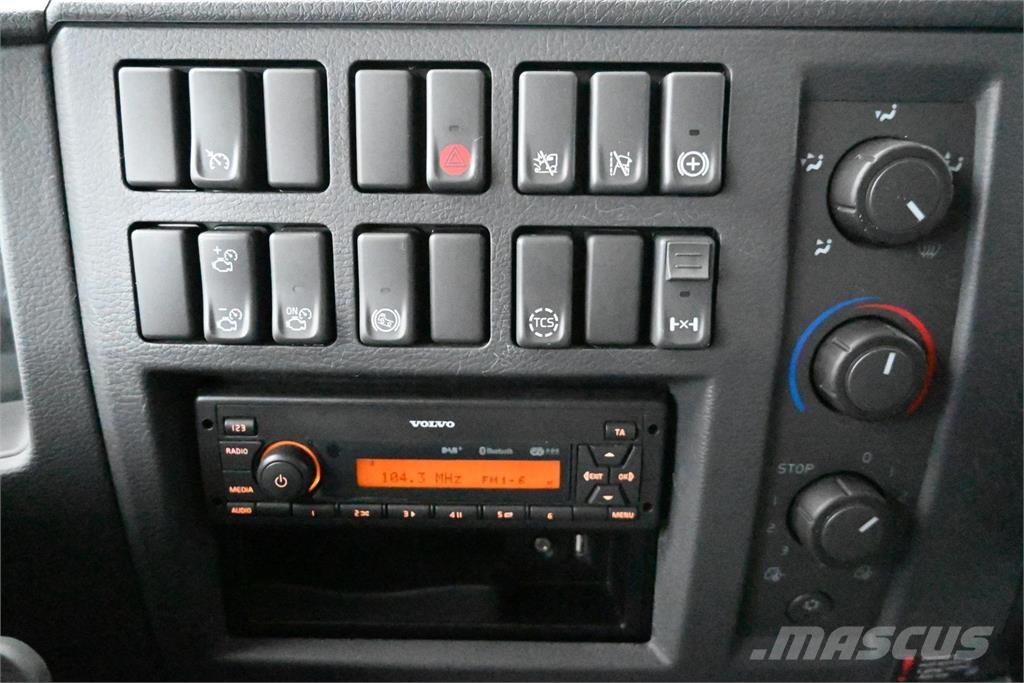 Volvo FL210 4x2 Camiones caja cerrada