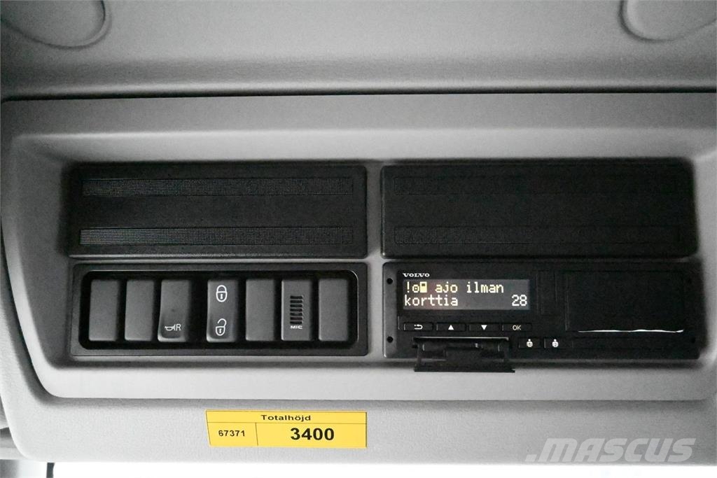 Volvo FL210 4x2 Camiones caja cerrada