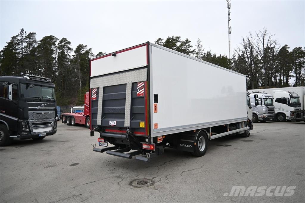Volvo FL210 4x2 Camiones caja cerrada