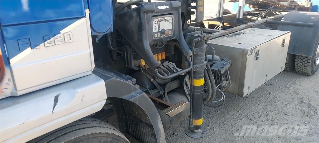 Volvo FL220 شاحنات الرافعات