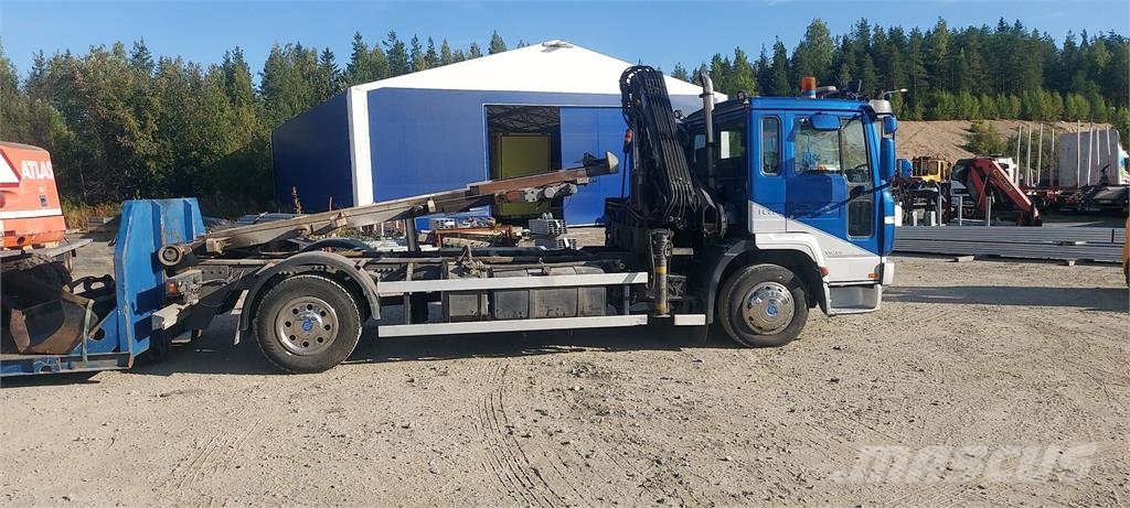 Volvo FL220 شاحنات الرافعات