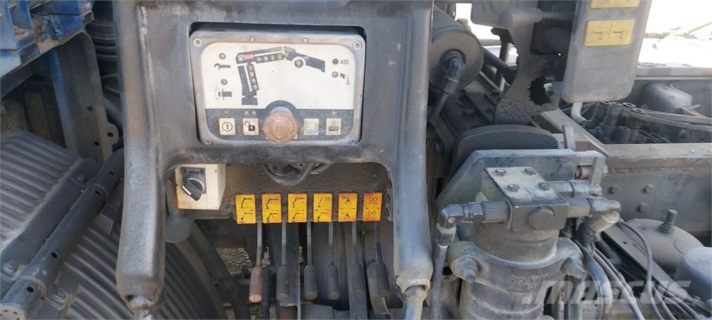 Volvo FL220 شاحنات الرافعات