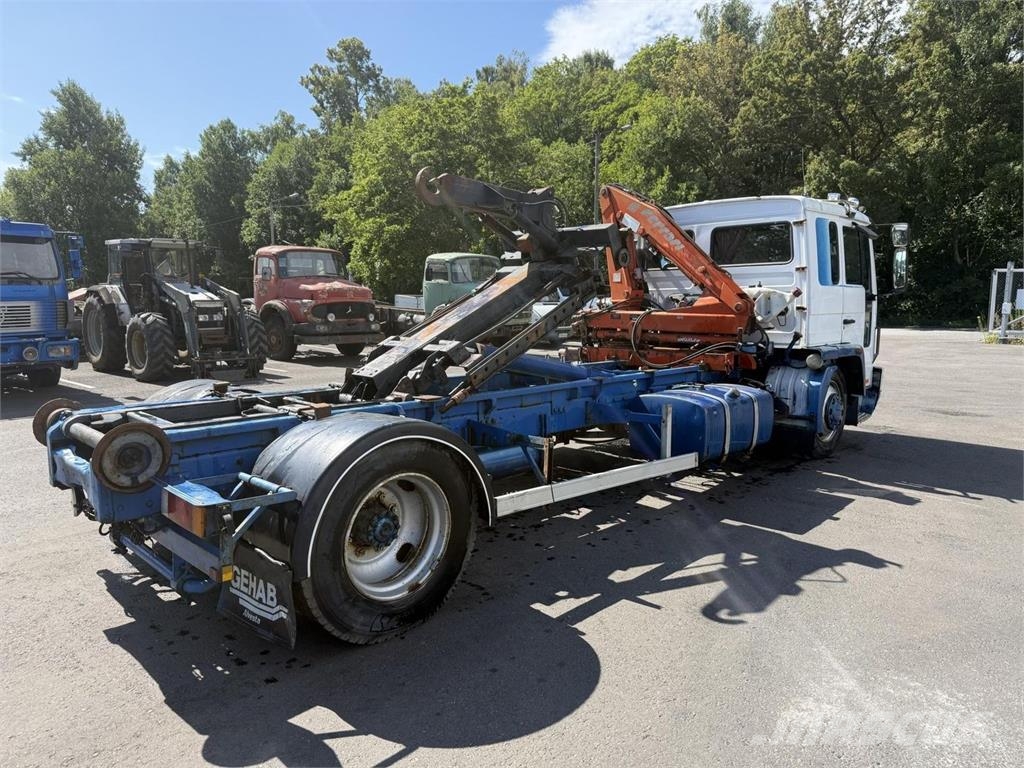Volvo FL614 훅 리프트 트럭