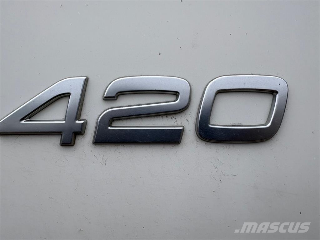 Volvo FM 420 MYYTY!! Hákový nosič kontejnerů