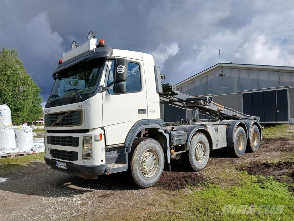 Volvo FM 8X4 Vaijerivaihtolava-auto Camiones polibrazo