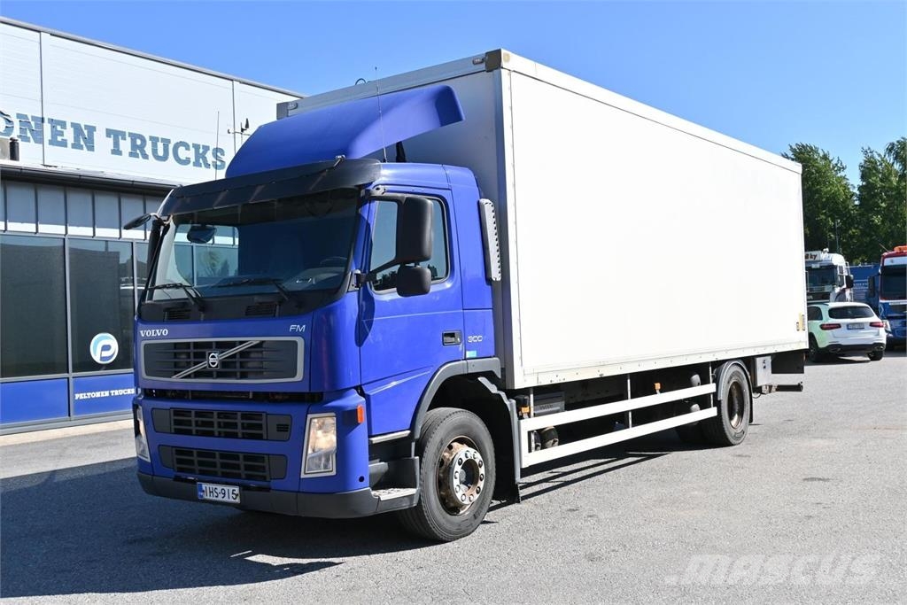Volvo FM300 4x2 umpikori Camiones con caja de remolque