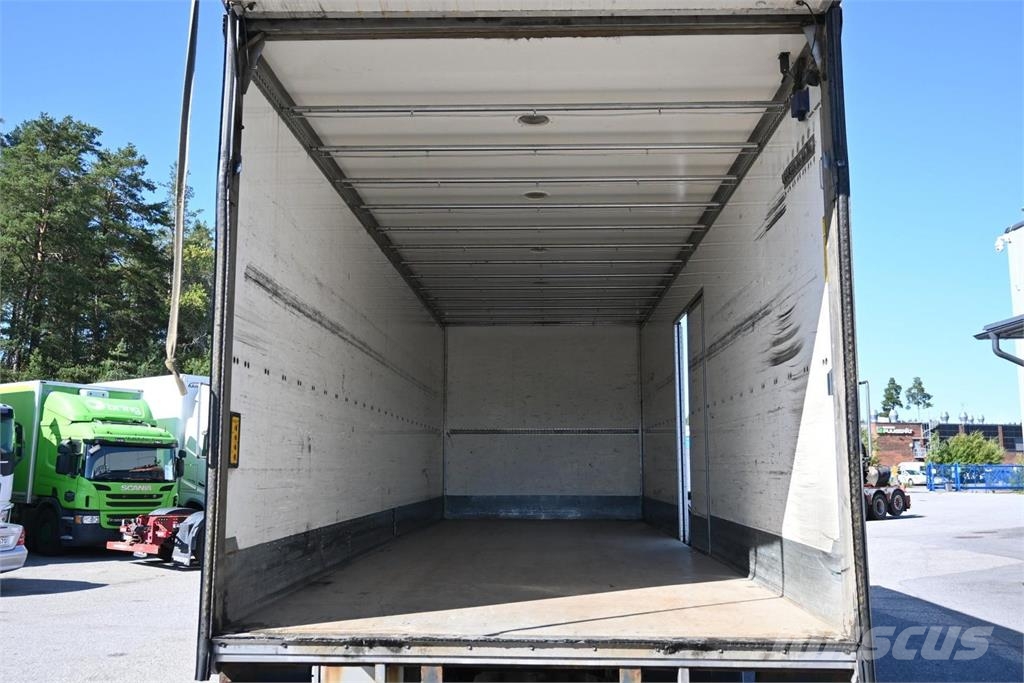 Volvo FM300 4x2 umpikori Camiones con caja de remolque