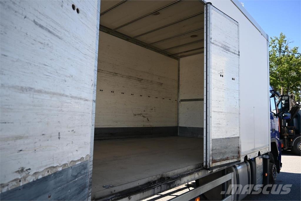 Volvo FM300 4x2 umpikori Camiones con caja de remolque