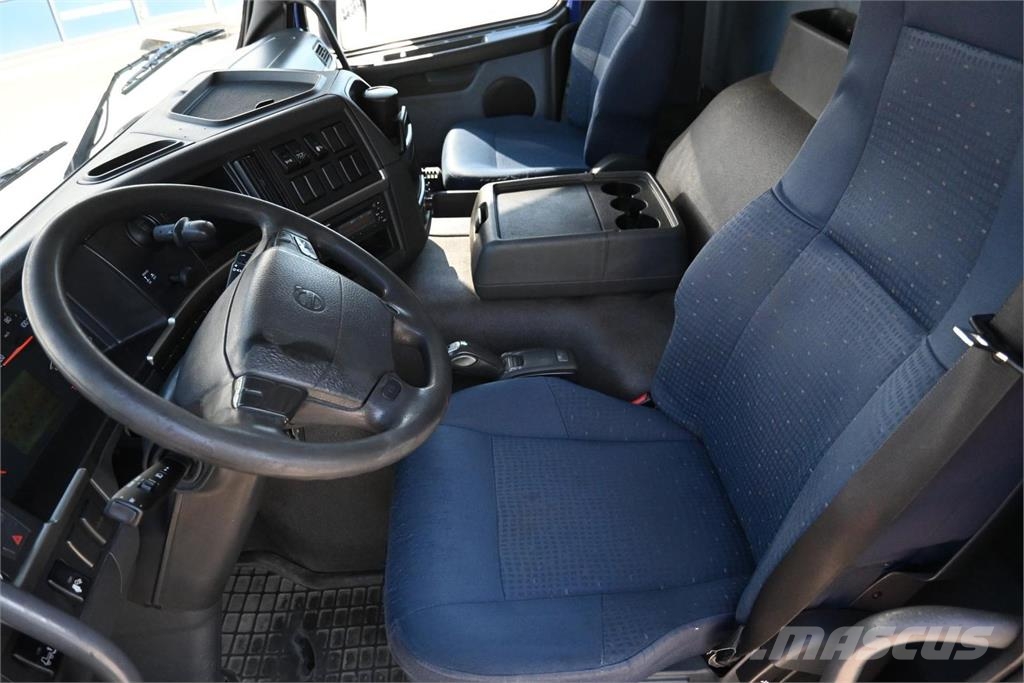 Volvo FM300 4x2 umpikori Camiones con caja de remolque