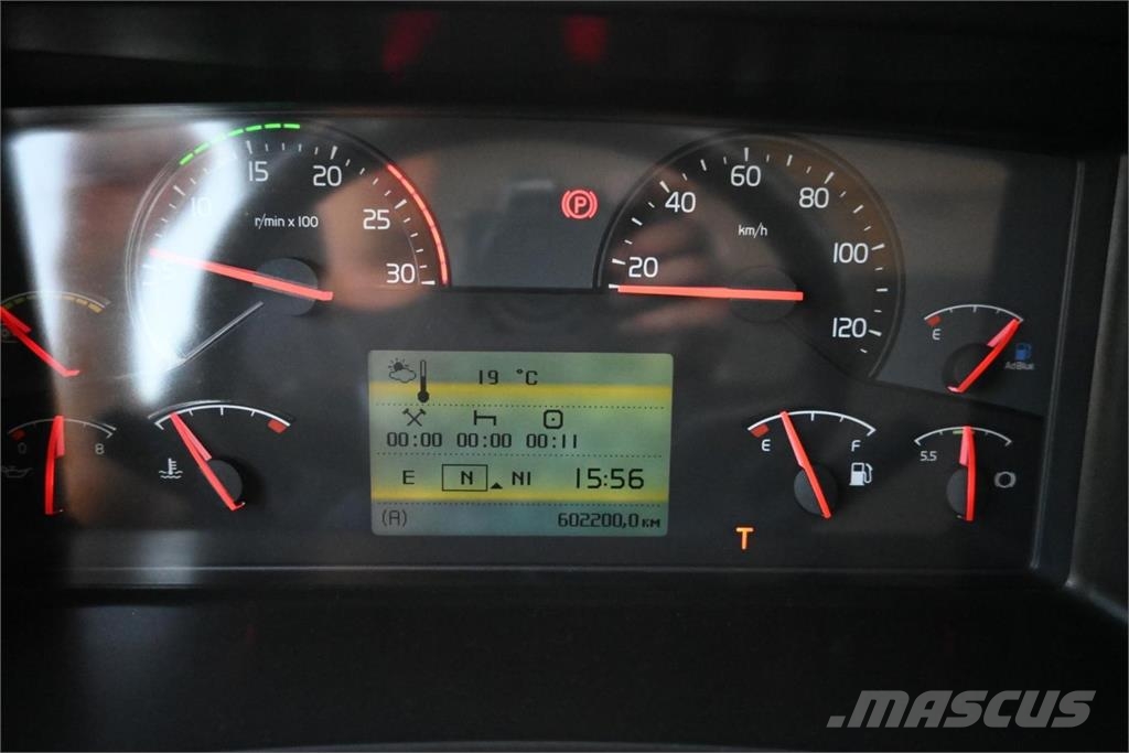 Volvo FM300 4x2 umpikori Camiones con caja de remolque