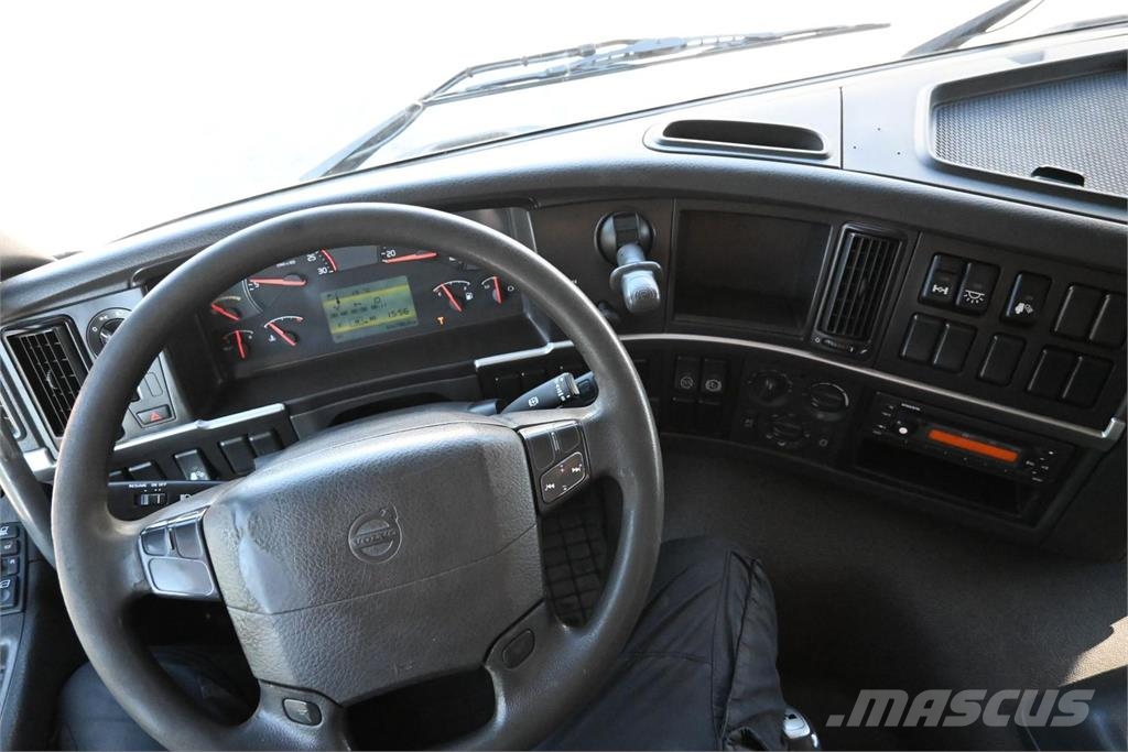Volvo FM300 4x2 umpikori Camiones con caja de remolque