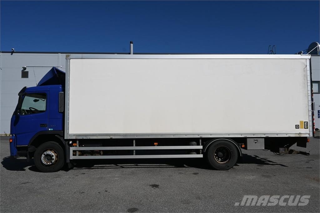 Volvo FM300 4x2 umpikori Camiones con caja de remolque