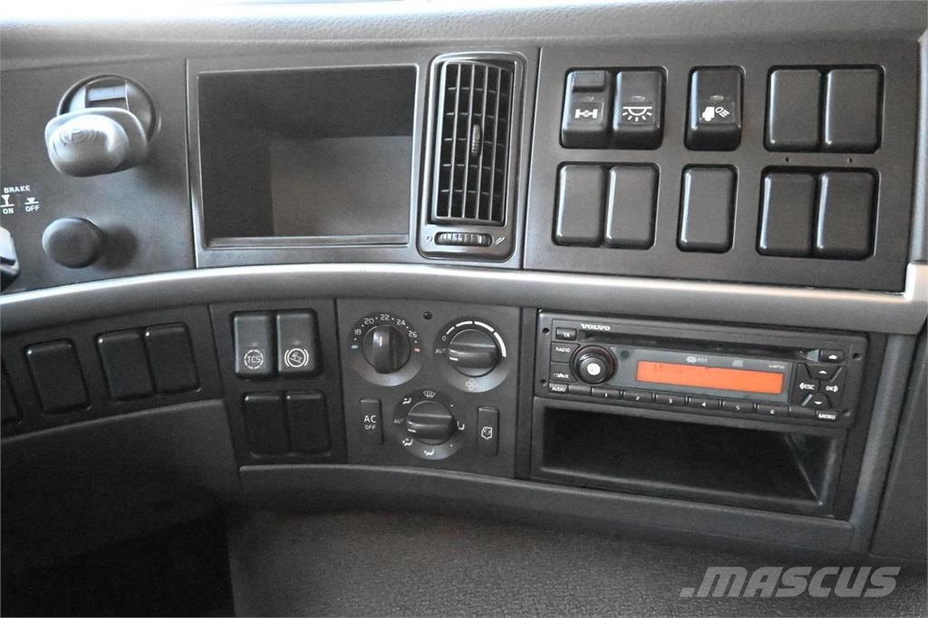 Volvo FM300 4x2 umpikori Camiones con caja de remolque