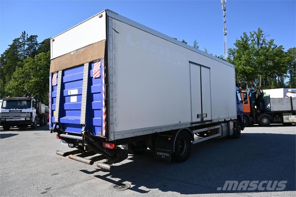 Volvo FM300 4x2 umpikori Camiones con caja de remolque