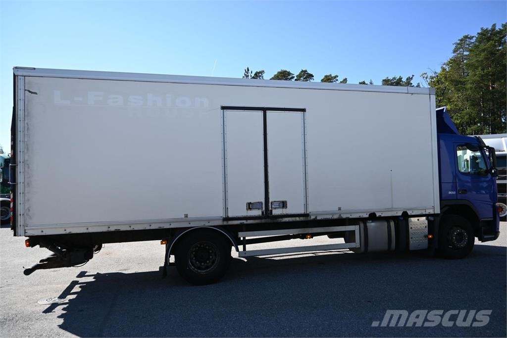 Volvo FM300 4x2 umpikori Camiones con caja de remolque