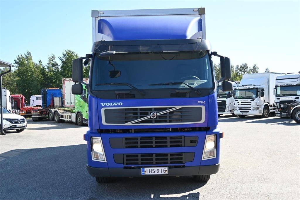 Volvo FM300 4x2 umpikori Camiones con caja de remolque