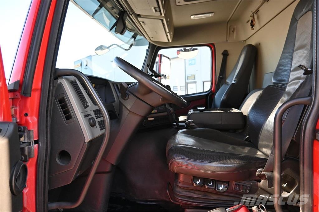 Volvo FM370 6x2 Furgons