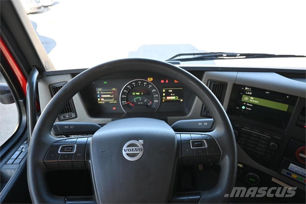Volvo FM370 6x2 Furgons