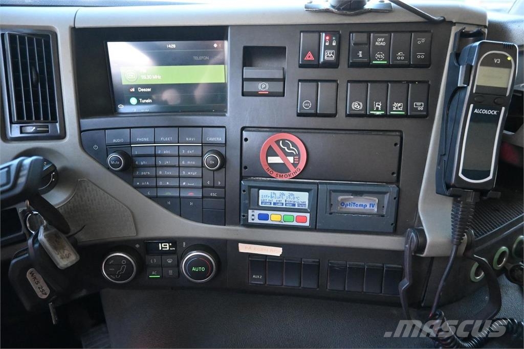 Volvo FM370 6x2 Furgons