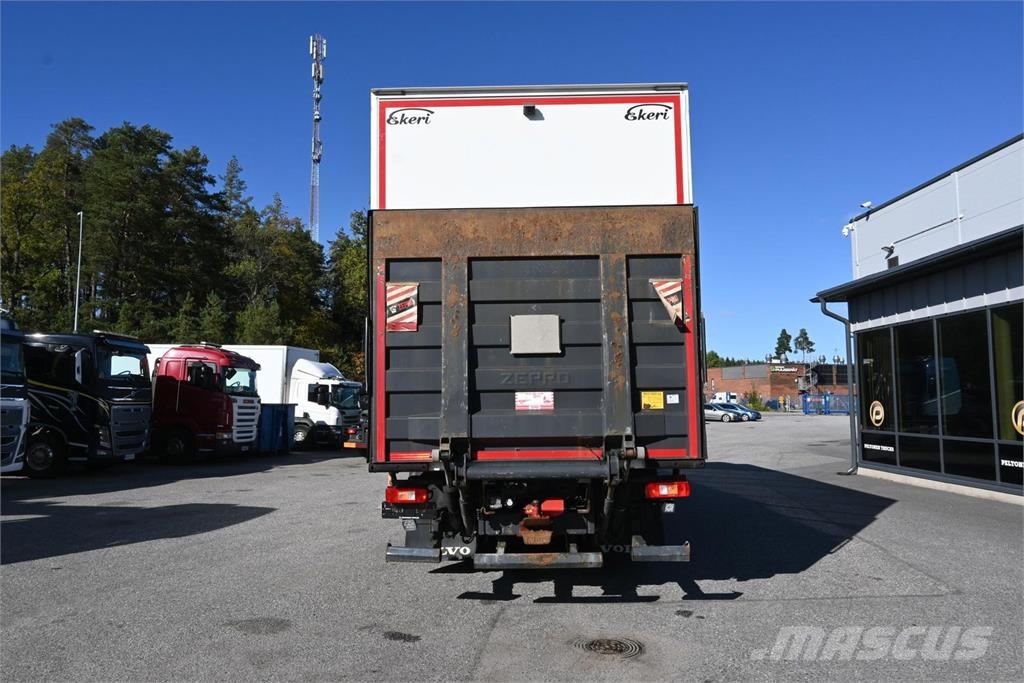 Volvo FM370 6x2 Furgons