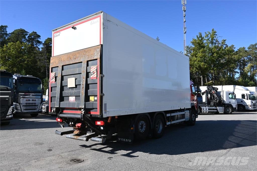Volvo FM370 6x2 Furgons