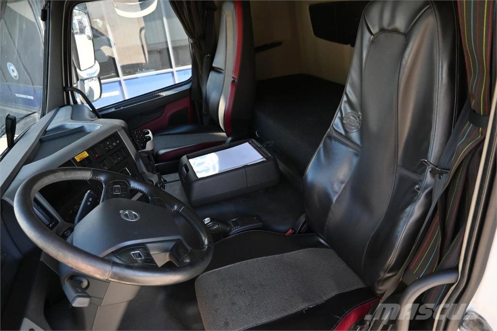 Volvo FM420 4x2 Camiones con caja de remolque