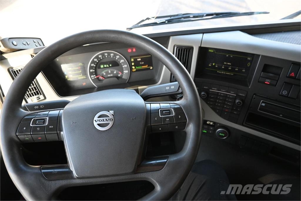 Volvo FM500 8x4 Rol kiper kamioni s kukama za dizanje