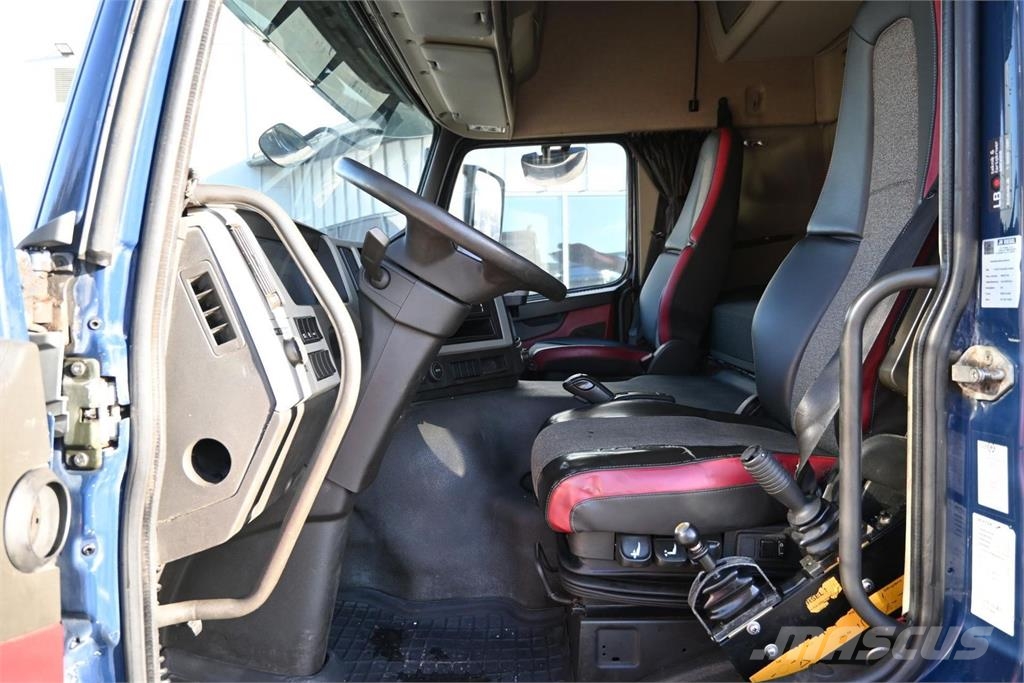 Volvo FM500 8x4 Rol kiper kamioni s kukama za dizanje