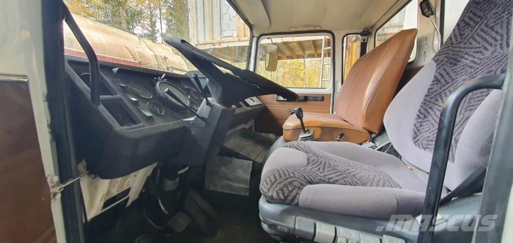 Volvo huoltoauto Samochody ciężarowe ze skrzynią zamkniętą
