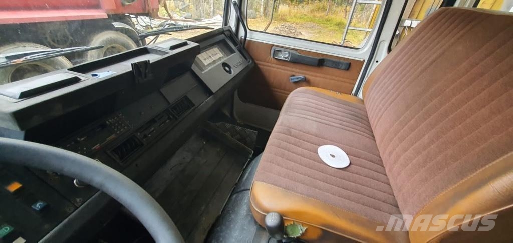 Volvo huoltoauto Samochody ciężarowe ze skrzynią zamkniętą