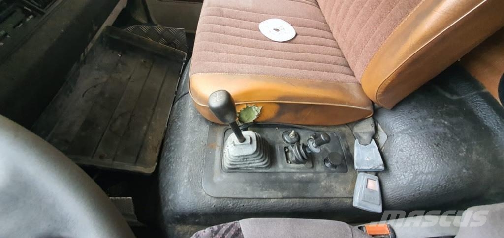 Volvo huoltoauto Samochody ciężarowe ze skrzynią zamkniętą
