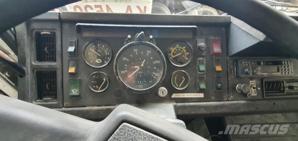 Volvo huoltoauto Samochody ciężarowe ze skrzynią zamkniętą