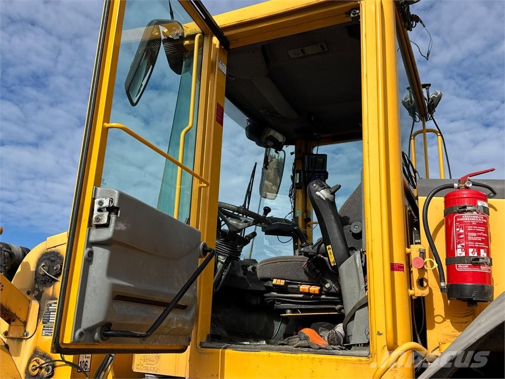 Volvo L 120 E MYYTY!! Kolesové nakladače