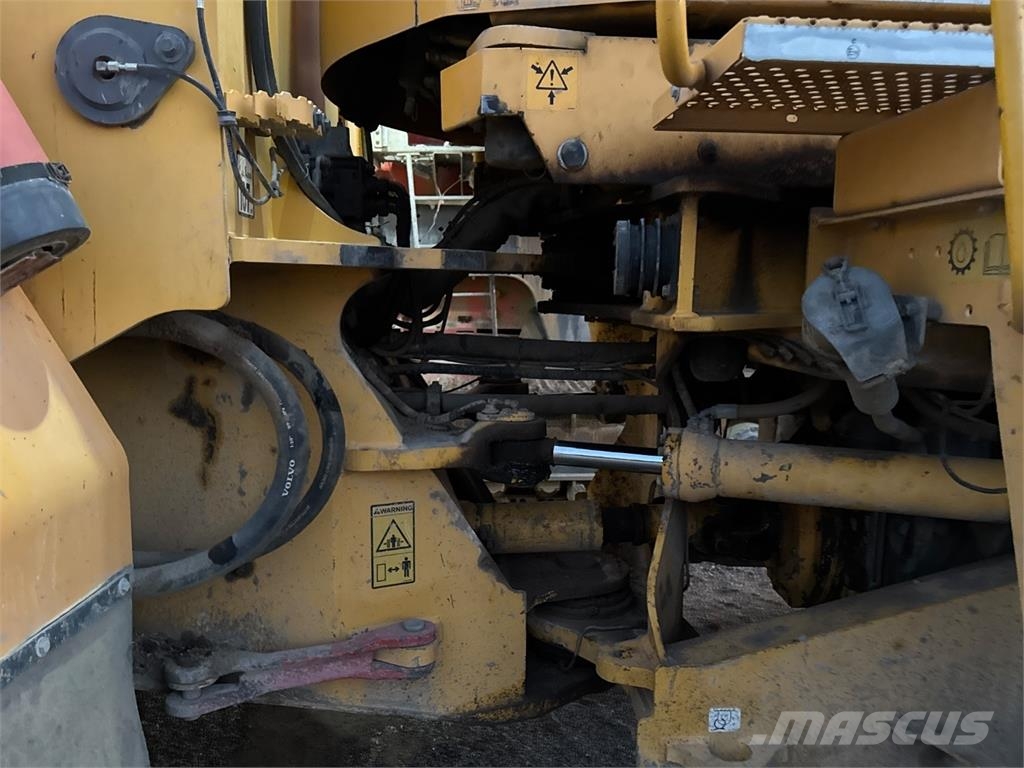 Volvo L150E لوادر بعجل