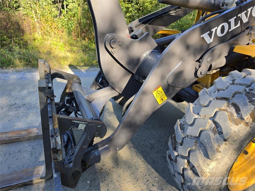 Volvo L30G, Kauha, Piikit Incarcator pe pneuri