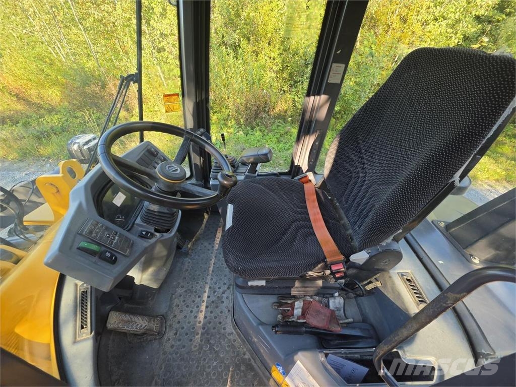 Volvo L30G, Kauha, Piikit Incarcator pe pneuri