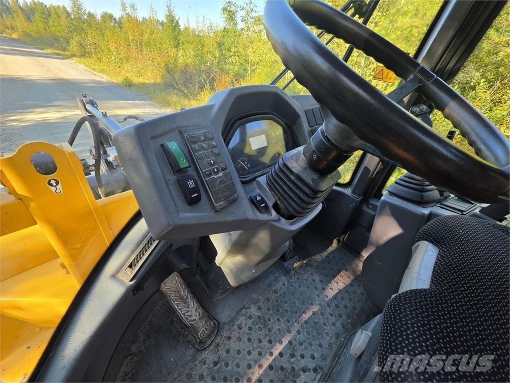 Volvo L30G, Kauha, Piikit Incarcator pe pneuri