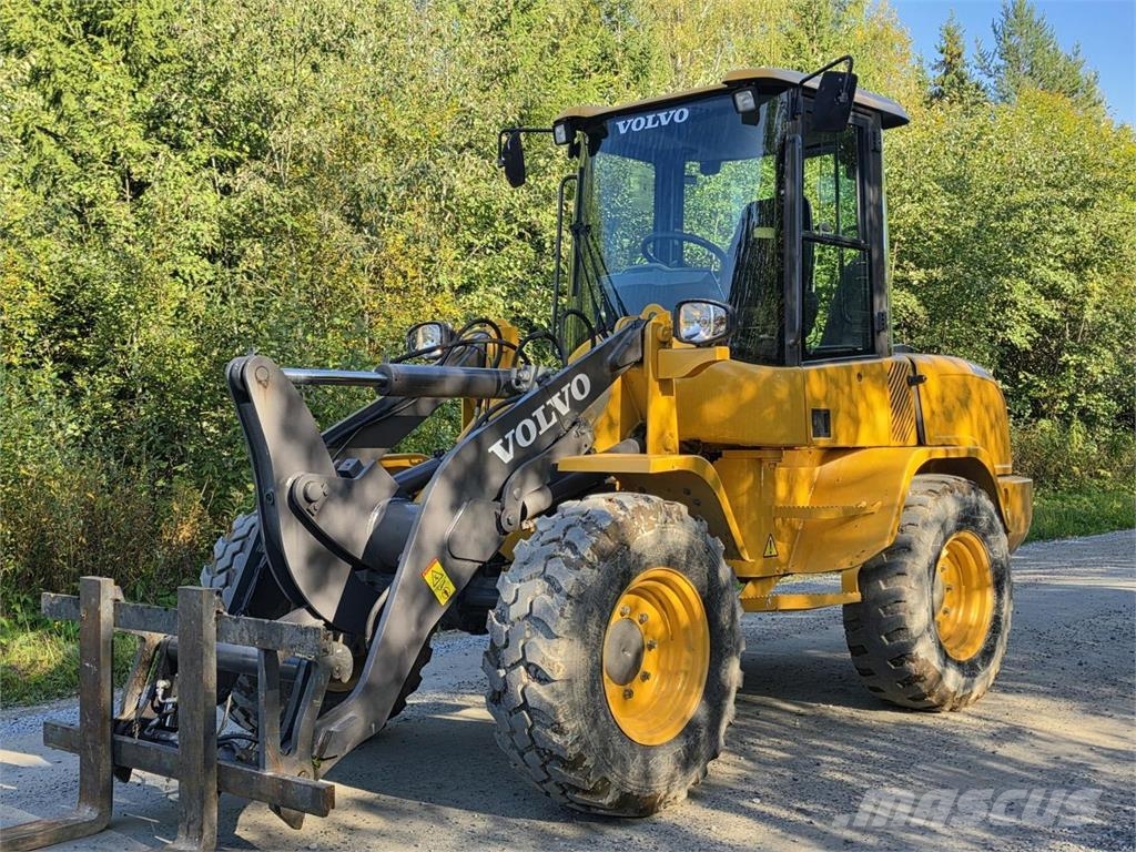 Volvo L30G, Kauha, Piikit Incarcator pe pneuri