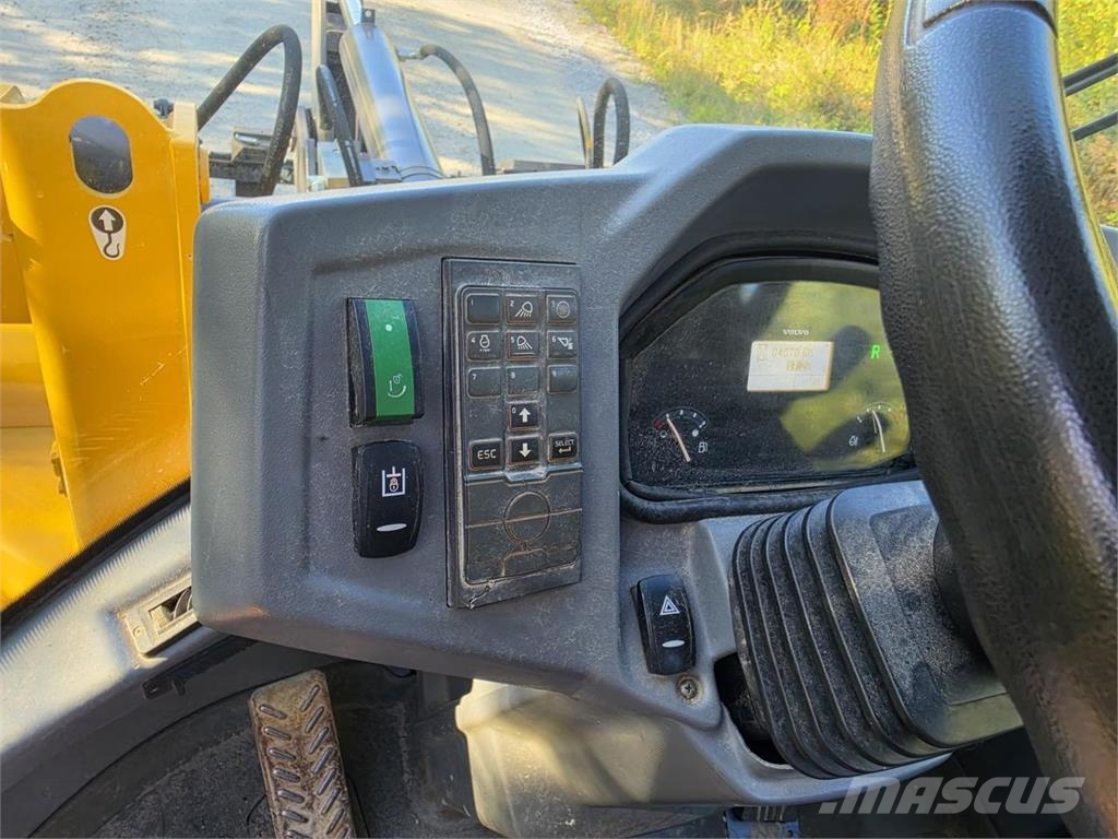 Volvo L30G, Kauha, Piikit Incarcator pe pneuri