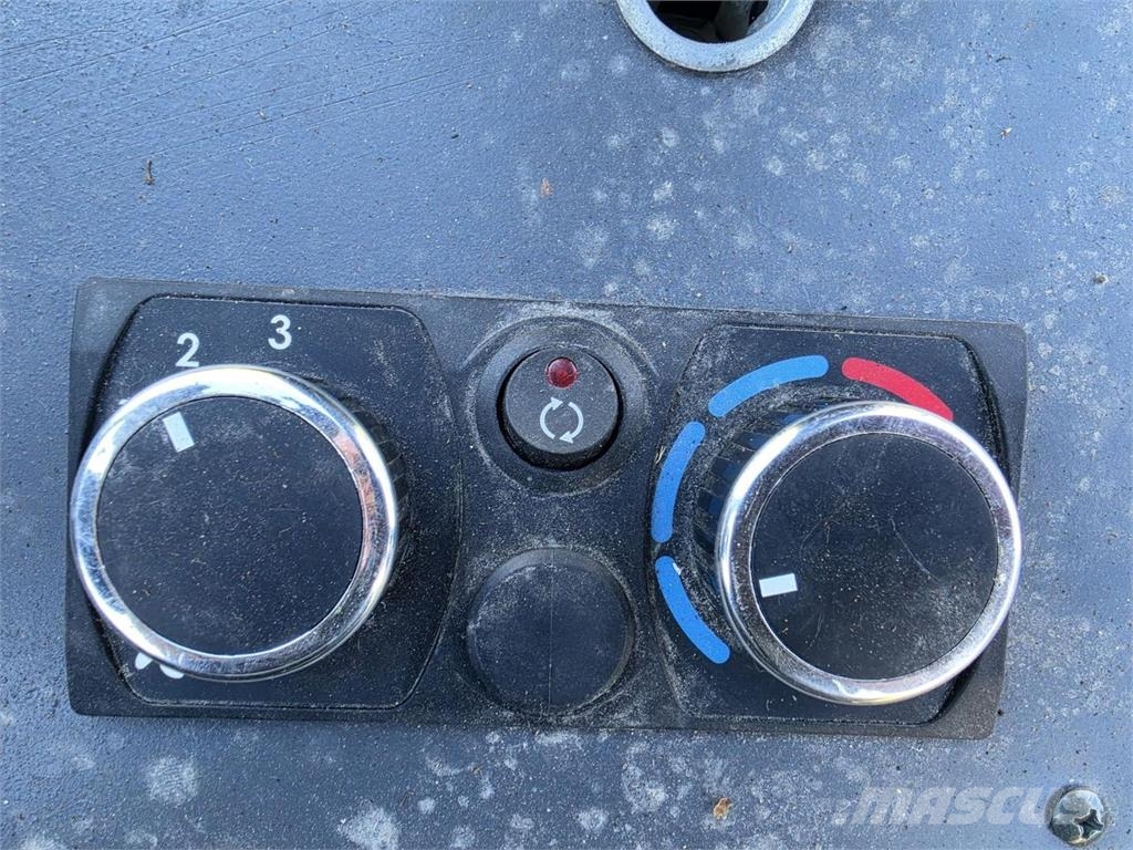 Volvo L30G, Kauha, Piikit Incarcator pe pneuri