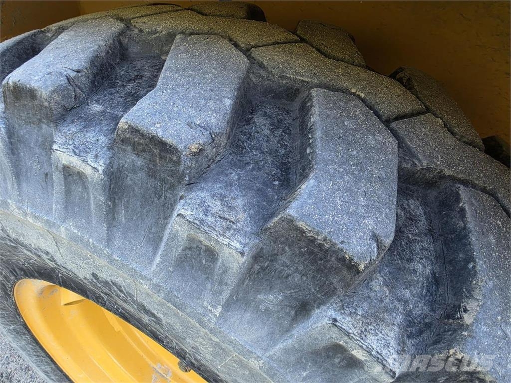Volvo L30G, Kauha, Piikit Incarcator pe pneuri
