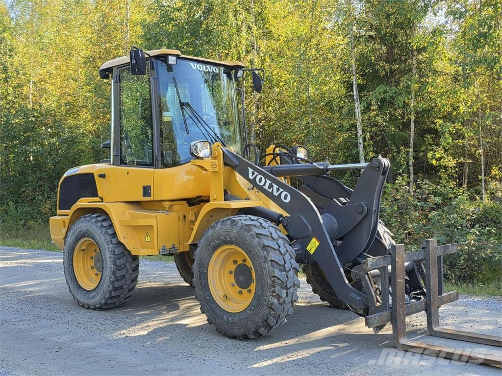 Volvo L30G, Kauha, Piikit Incarcator pe pneuri