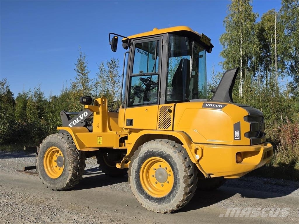 Volvo L30G, Kauha, Piikit Incarcator pe pneuri